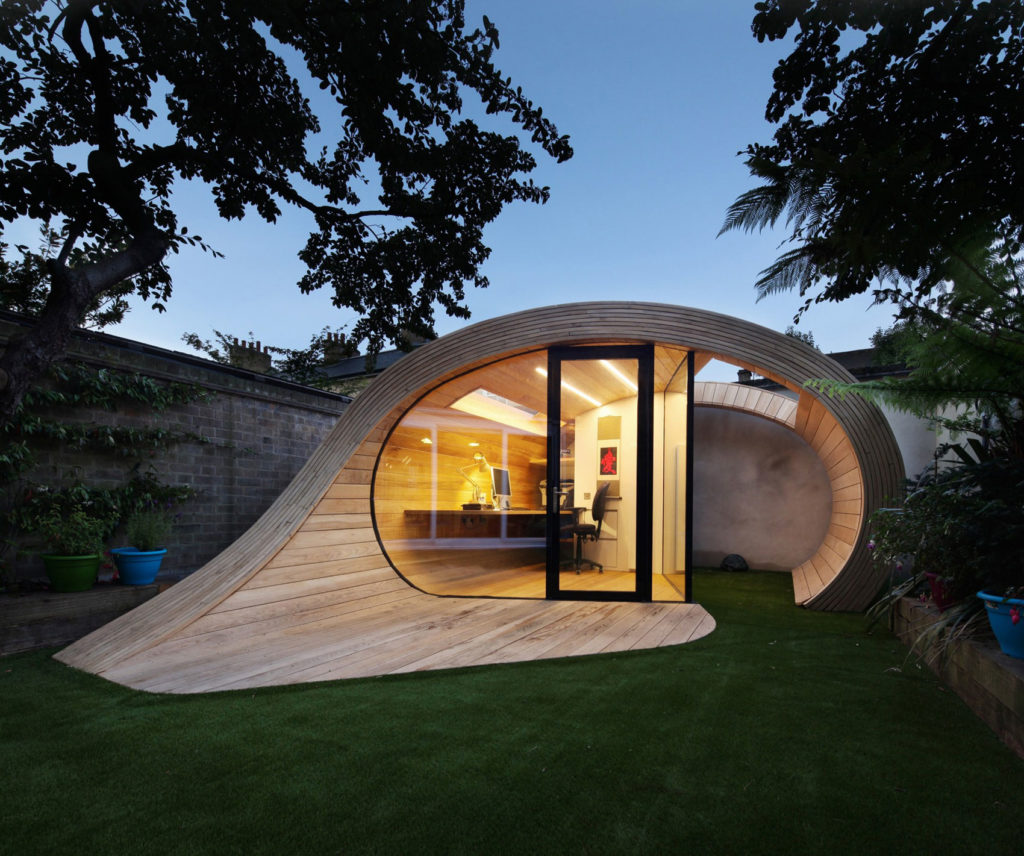 Curvy garden room