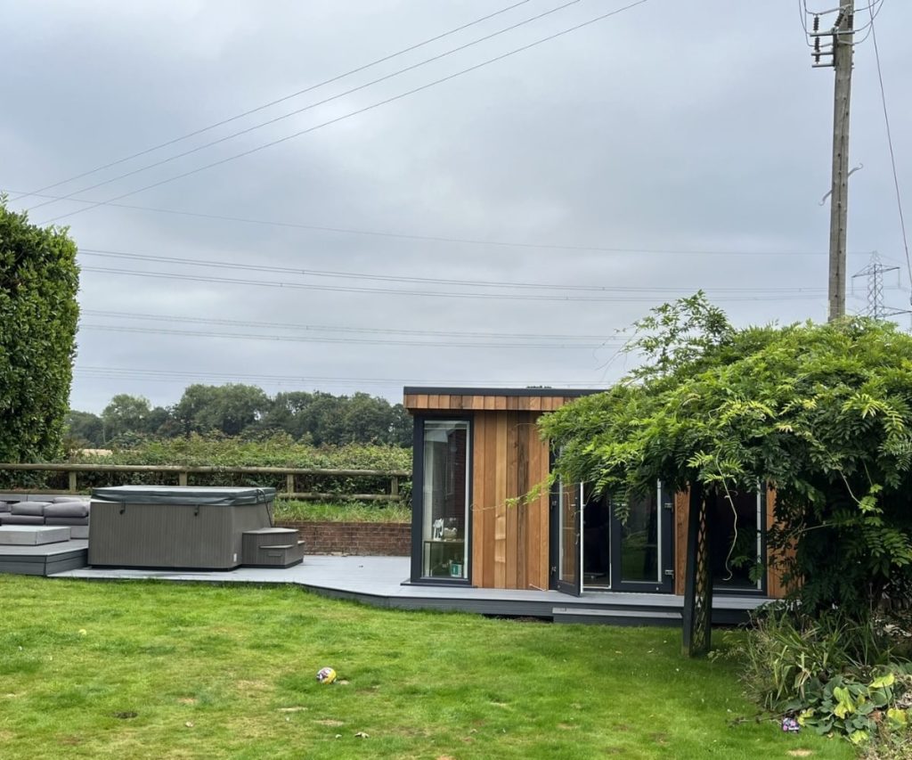 Garden Entertainment Room for the Family in Upper Basildon